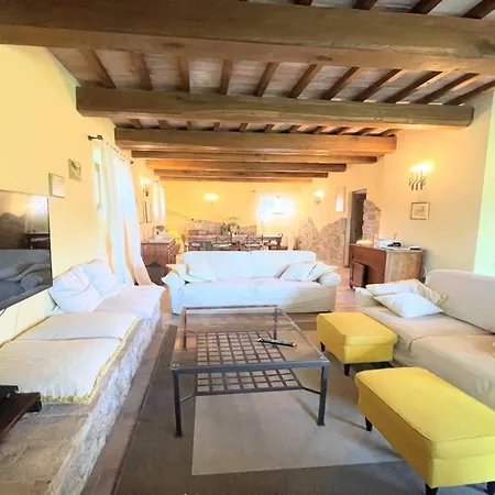 Fabulously Located In Luscious Grounds Play Area For Children Sleeps 10 ヴィラ Petroro
