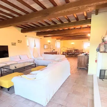 Fabulously Located In Luscious Grounds Play Area For Children Sleeps 10 ヴィラ
