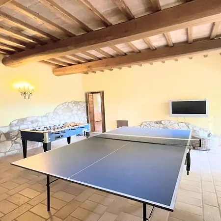 Fabulously Located In Luscious Grounds Play Area For Children Sleeps 10