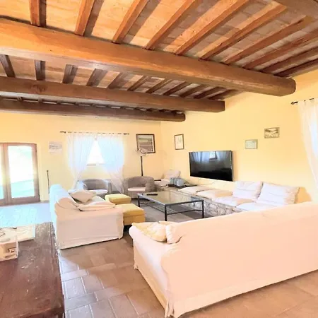 Fabulously Located In Luscious Grounds Play Area For Children Sleeps 10 ヴィラ