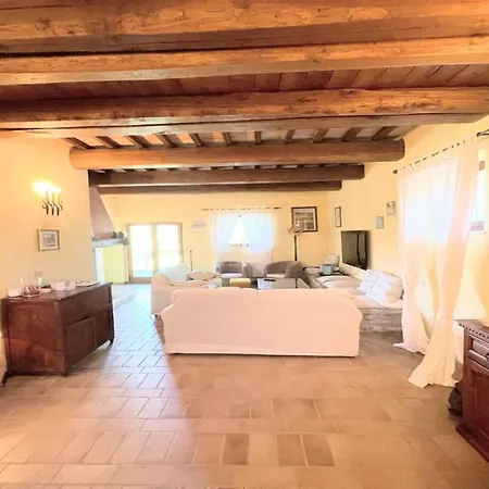 Fabulously Located In Luscious Grounds Play Area For Children Sleeps 10 Petroro