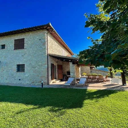 Fabulously Located In Luscious Grounds Play Area For Children Sleeps 10 Petroro