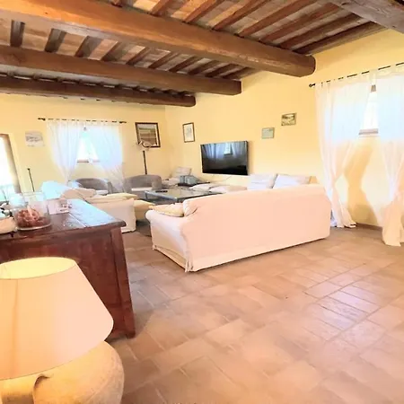 Villa Fabulously Located In Luscious Grounds Play Area For Children Sleeps 10