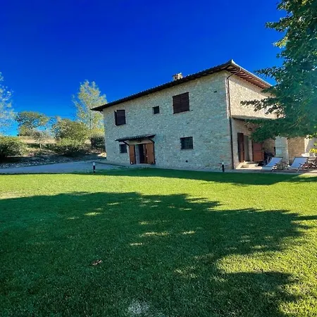 Villa Fabulously Located In Luscious Grounds Play Area For Children Sleeps 10